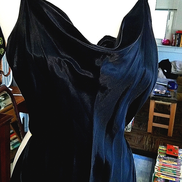 🌹🥂🍾💥VINTAGE BIAS CUT SATIN GOWN - Picture 3 of 4